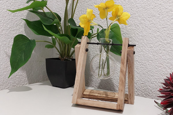 Soliflore-Vase in Holzhalter