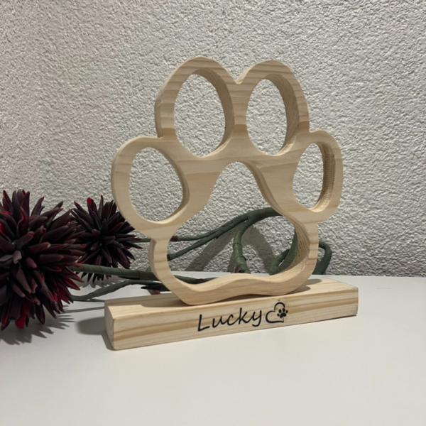 Pfote aus Holz mit Hundenamen - als Geschenk oder Deko für Hundeliebhaber