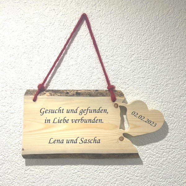Holzschild mit Herz, zum Hängen zur Hochzeit - mit Wunschtext Namen und Datum